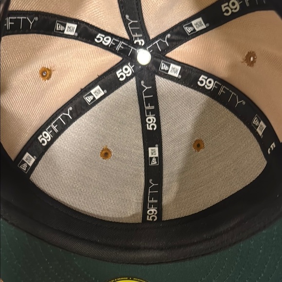 New York Yankees Black and Gold Caps - Picture 5 of 6